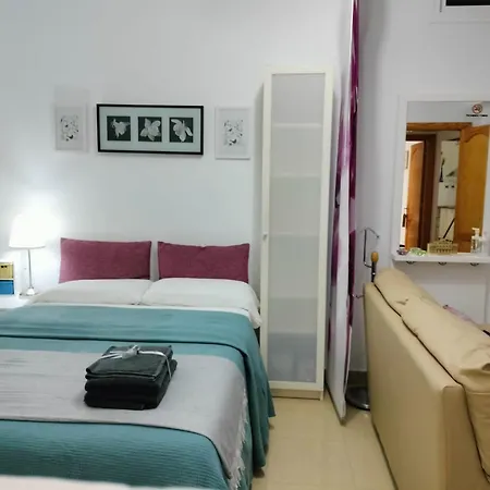 Casa Cerca Del Campo Y La Ciudad Santidad